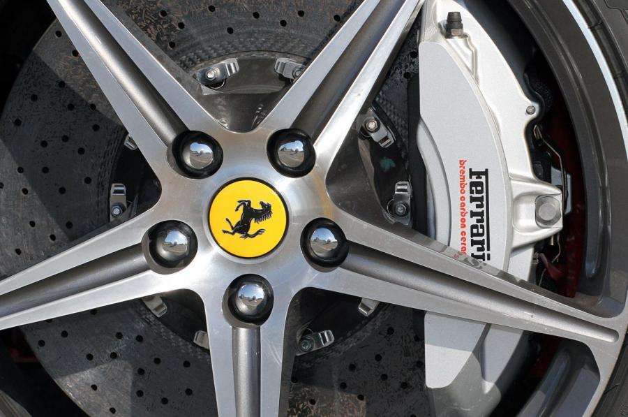  Ferrari 458 Spider 2012 года  (фото 98 из 136)